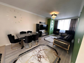 luxuri 2 bedroom near metro avm